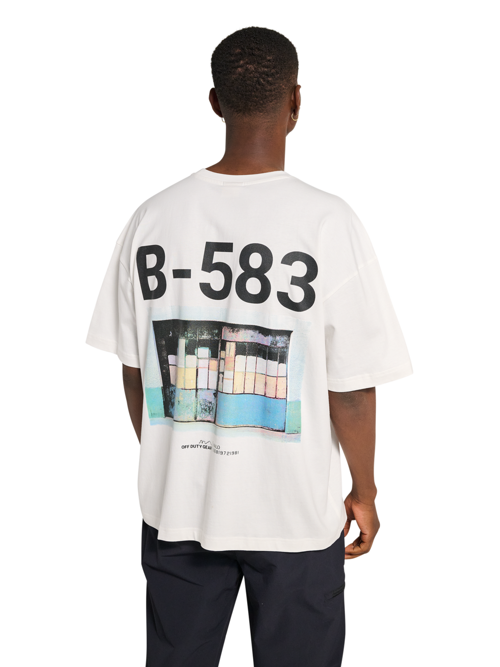 HALO GRAPHIC BOXY T-SHIRT, MARSHMALLOW, model