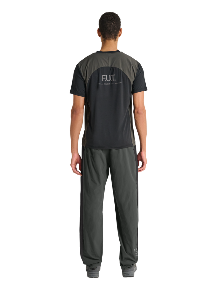 HALO DIVISION PANTS, GUNMETAL, model