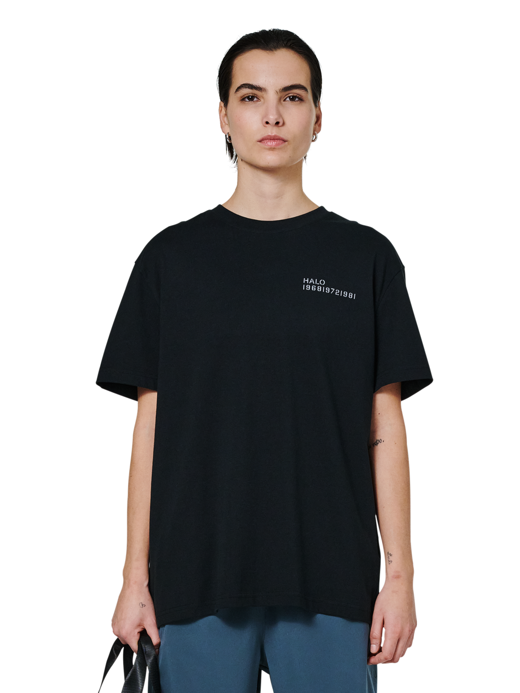 HALO ESSENTIAL T-SHIRT, BLACK, model