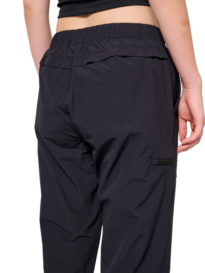 HALO TECH PANTS, BLACK, model