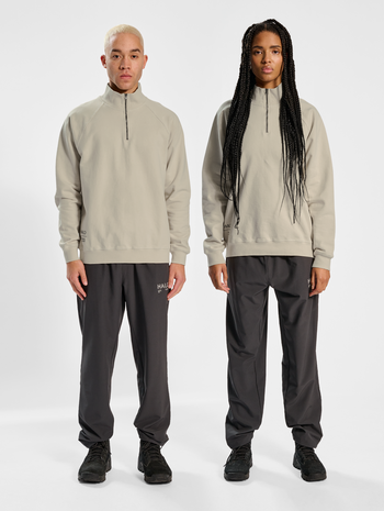HALO HEAVY GRAPHIC HALFZIP, OYSTER GRAY, model