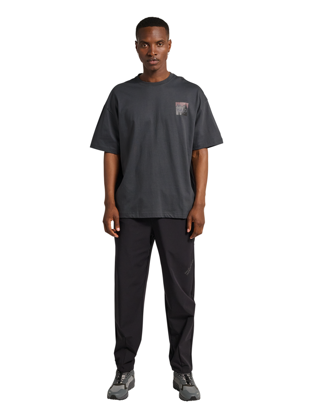 HALO GRAPHIC BOXY T-SHIRT, ASPHALT/ASPHALT, model