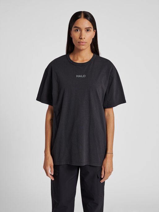 HALO GRAPHIC TEE, BLACKENED PEARL, model