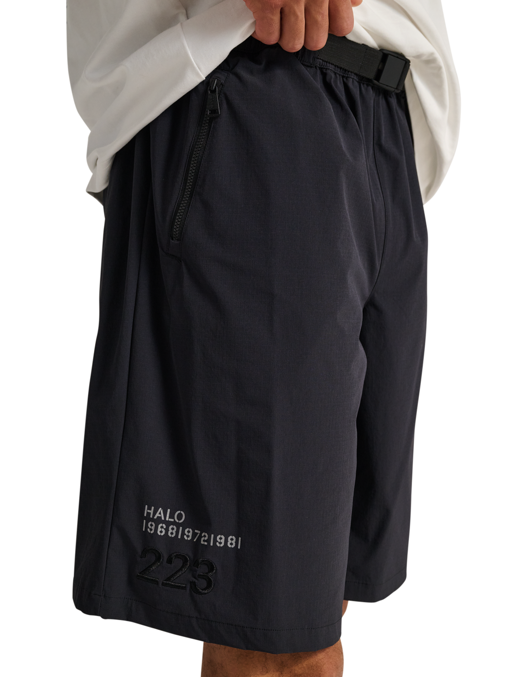 HALO MOVE SHORTS, BLACK, model