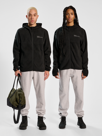 HALO HOODED FLEECE, BLACK, model