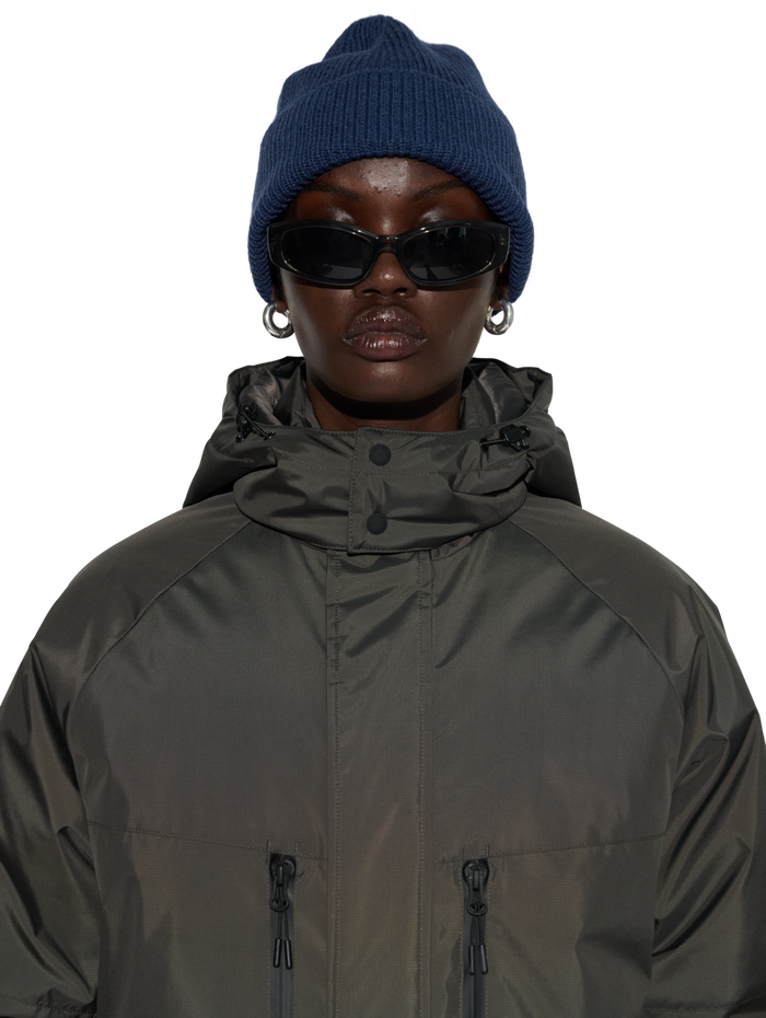 HALO WOOL MIX BEANIE, SARGASSO SEA, model