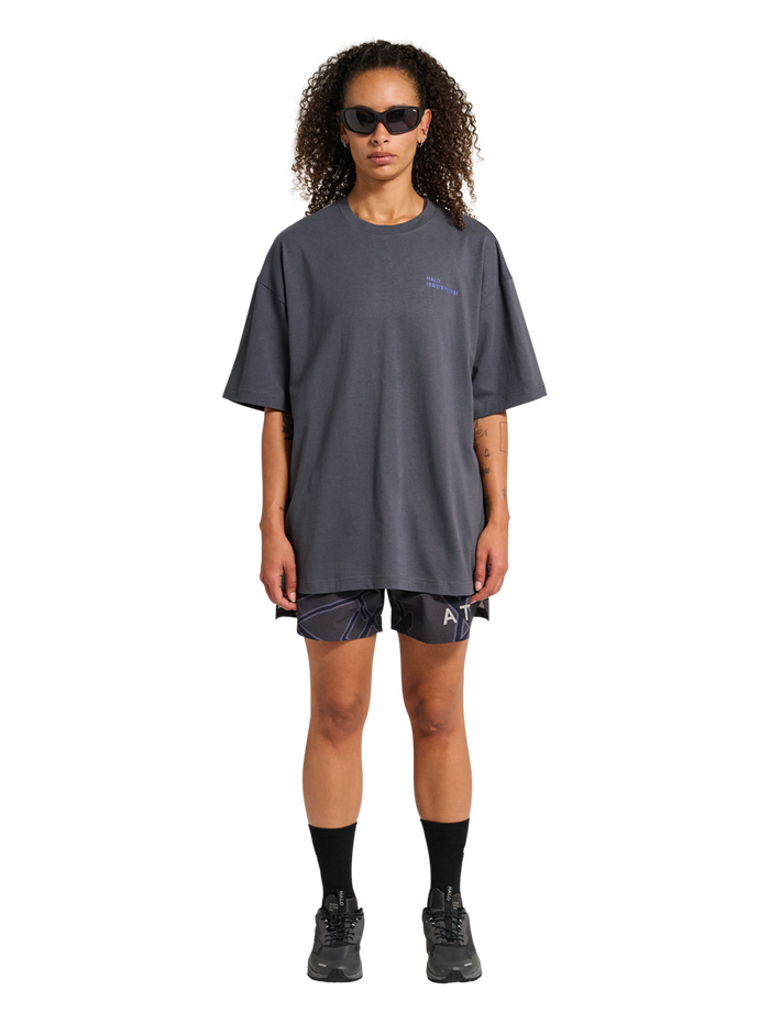 HALO GRAPHIC BOXY T-SHIRT, ASPHALT/NEON BLUE, model