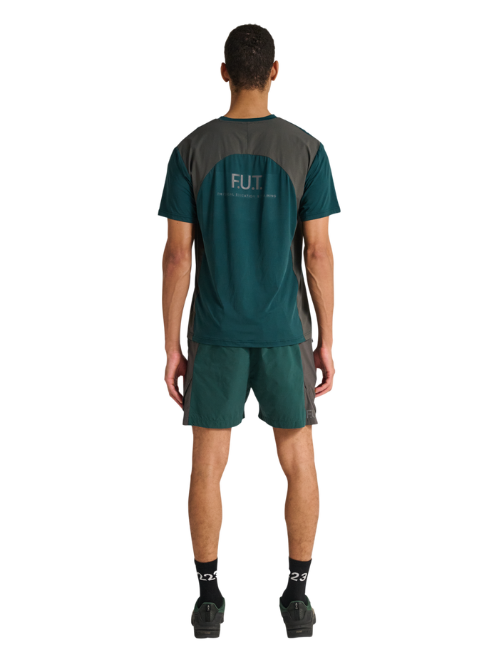 HALO DIVISION SHORTS, SEA MOSS, model