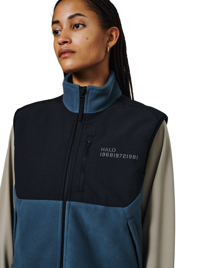 HALO BLOCKED FLEECE VEST, DARK SLATE, model