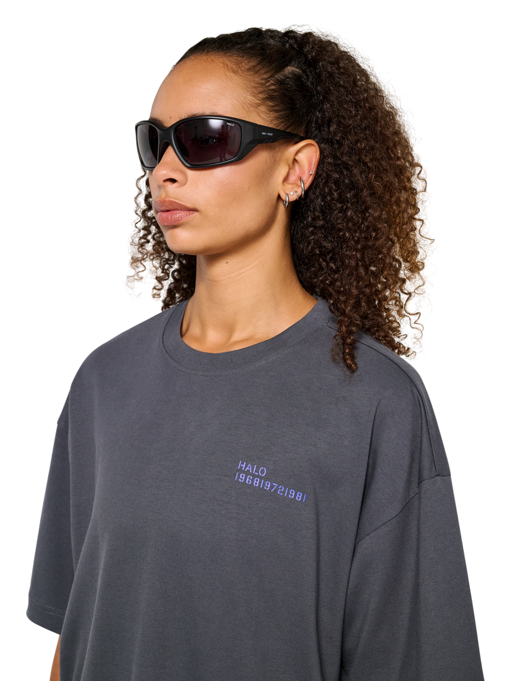 HALO GRAPHIC BOXY T-SHIRT, ASPHALT/NEON BLUE, model