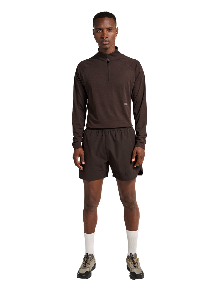 HALO SHORTS, CHOCOLATE TORTE, model