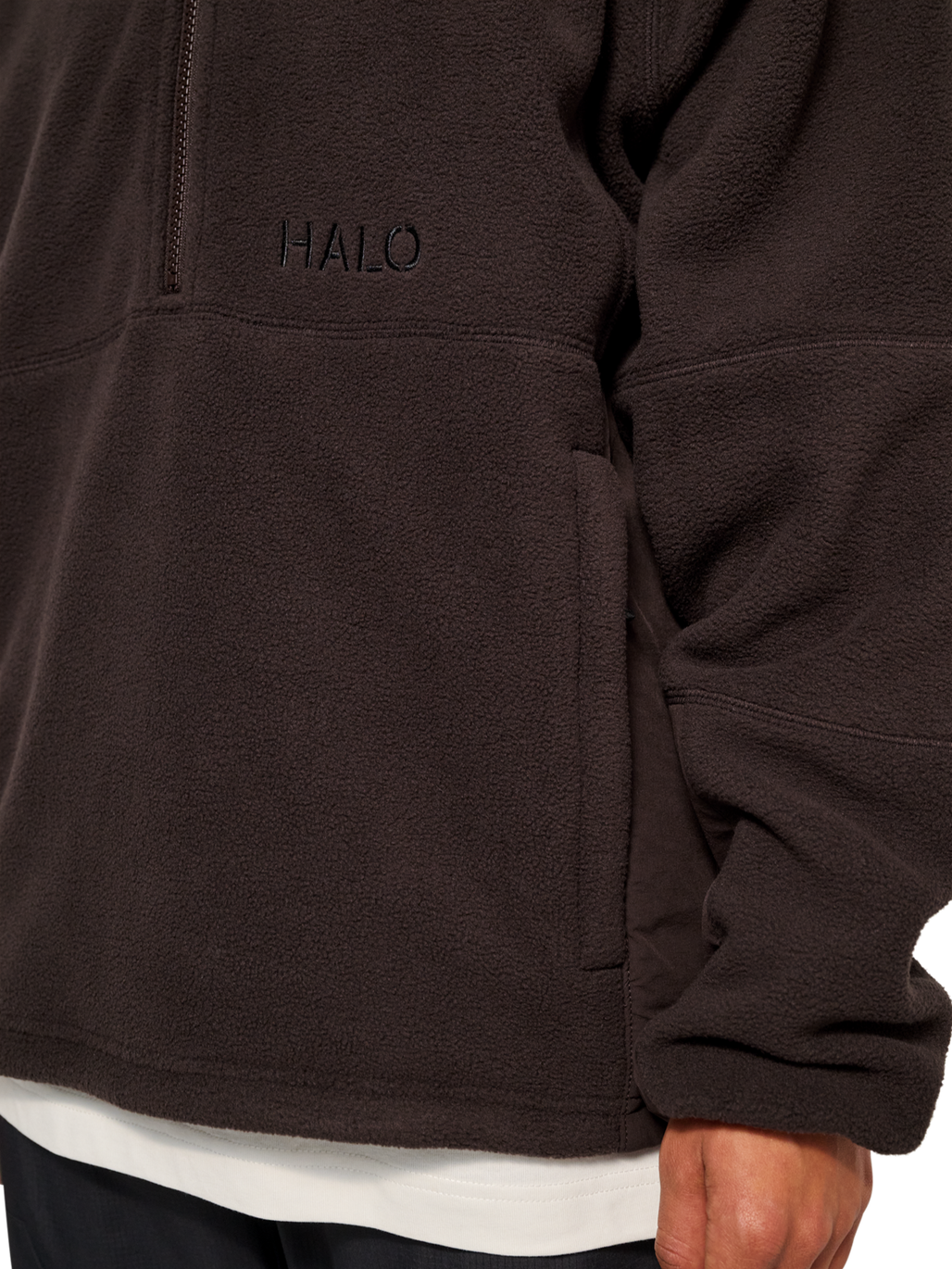 HALO TEDDYFLEECE PULLOVER, CHOCOLATE TORTE, model