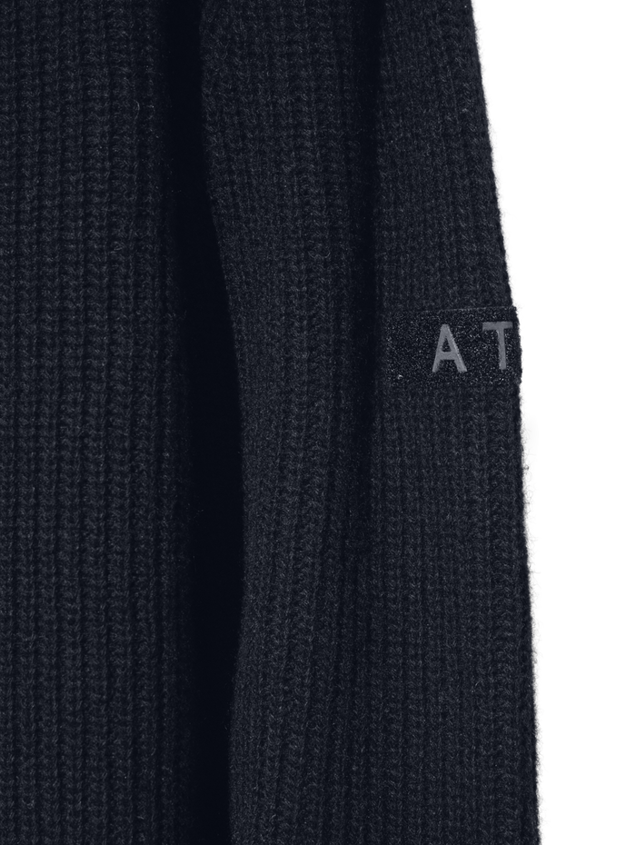 HALO WOOL CREW KNIT, BLACK, model