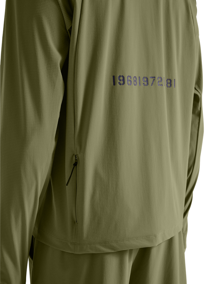 HALO AIR HALF ZIP SHIRT, MERMAID, model