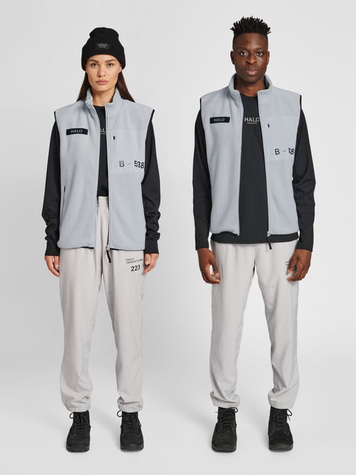 HALO TEDDY FLEECE VEST, HARBOR MIST, model