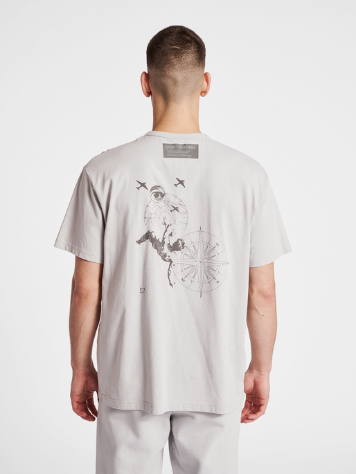 HALO SINNERS TEE, HARBOR MIST, model