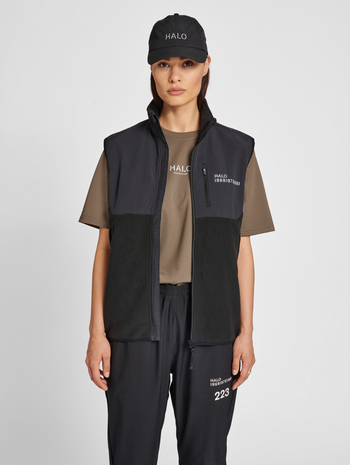 HALO BLOCKED FLEECE VEST, BLACK, model