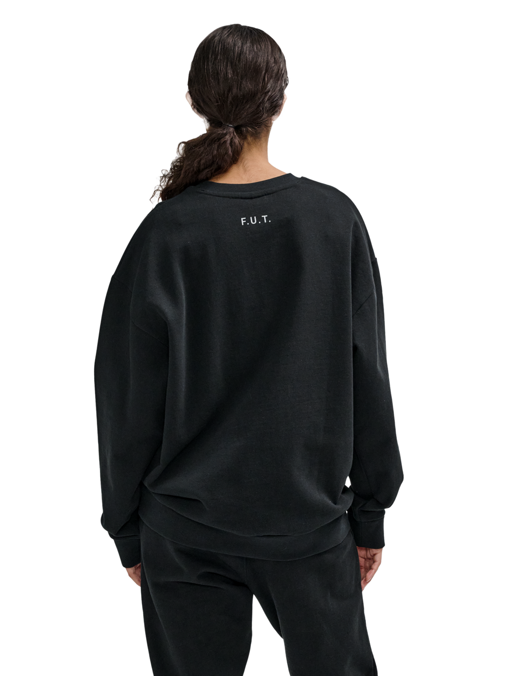 HALO ESSENTIAL CREW, BLACK, model
