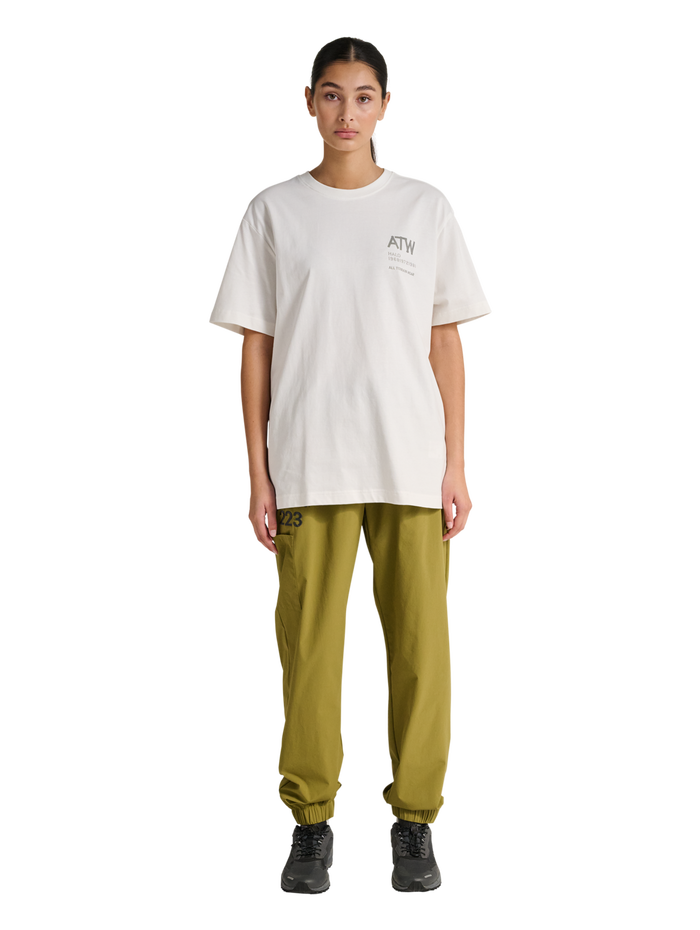 HALO GRAPHIC T-SHIRT, MARSHMALLOW/SILVER, model