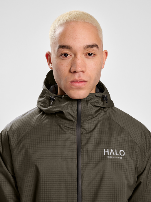 HALO SHELL JACKET, MAJOR BROWN, model