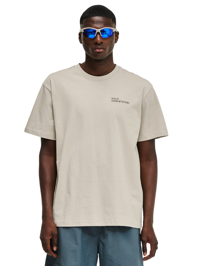 HALO GRAPHIC T-SHIRT 05, SILVER LINING, model