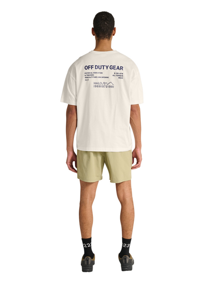 HALO GRAPHIC BOXY T-SHIRT, MARSHMALLOW/ASTRAL AURA/ASTRAL, model