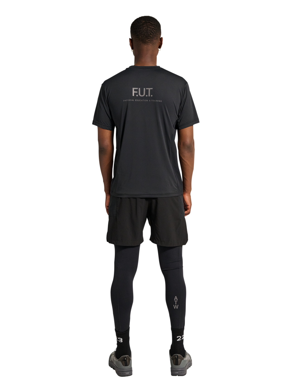 HALO SCOUT SS T-SHIRT, BLACK, model
