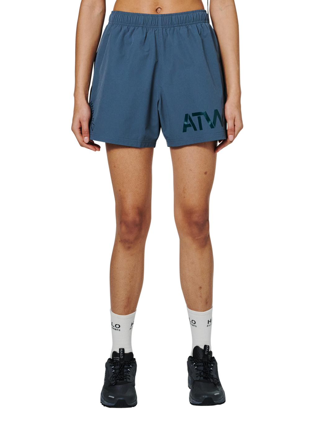 HALO SHORTS, DARK SLATE/BOTANICAL GARDEN, model