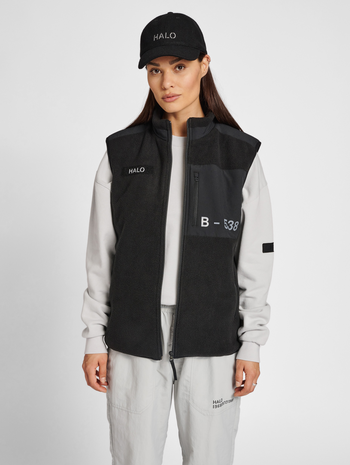 HALO TEDDY FLEECE VEST, BLACK, model