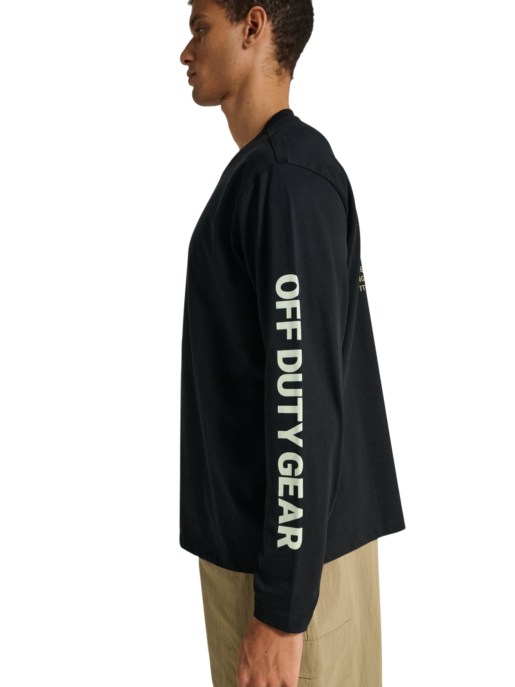 HALO GRAPHIC LS T-SHIRT, BLACK, model