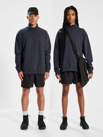 HALO HEAVY GRAPHIC HALFZIP, EBONY, model