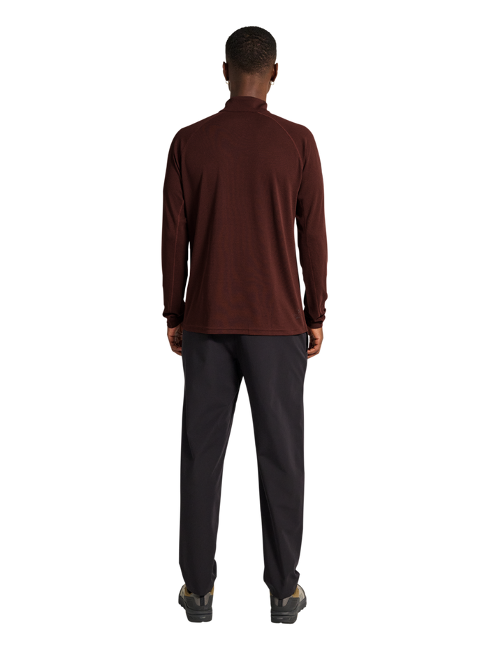 HALO SORONA HALF ZIP, BITTER CHOCOLATE, model