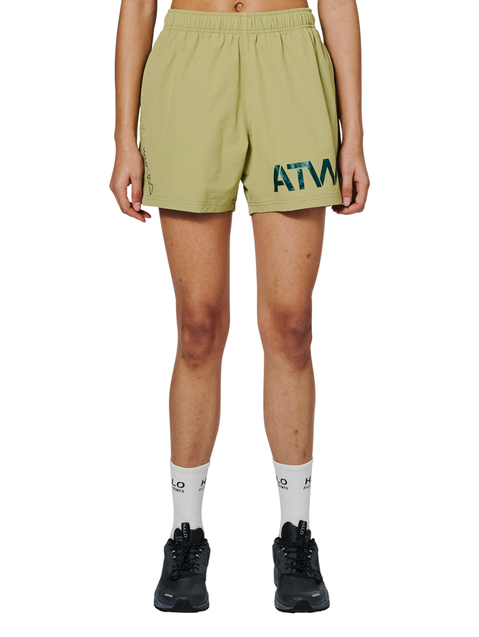 HALO SHORTS, CEDAR, model