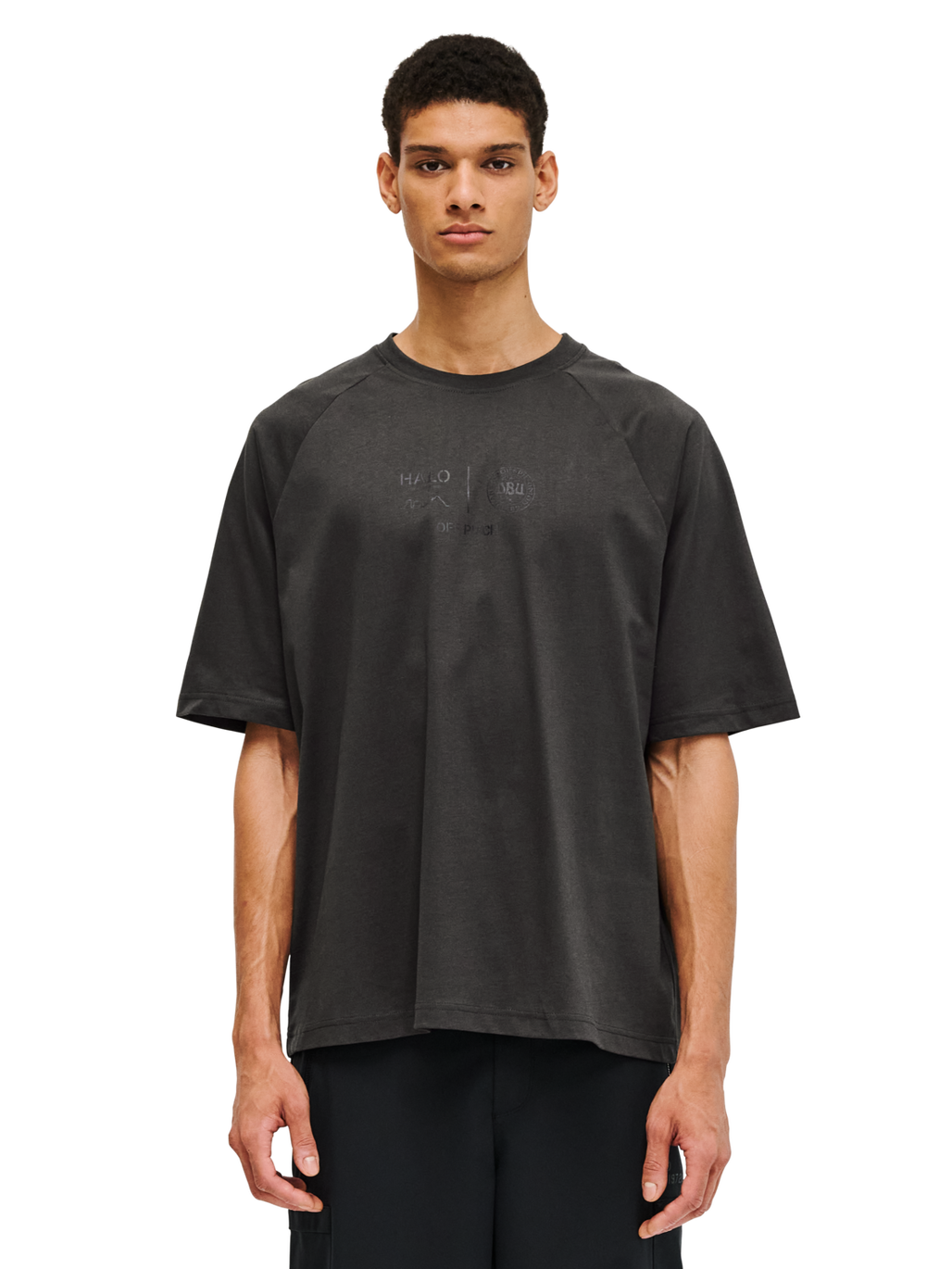 HALO DBU BOXY T-SHIRT, RAVEN, model