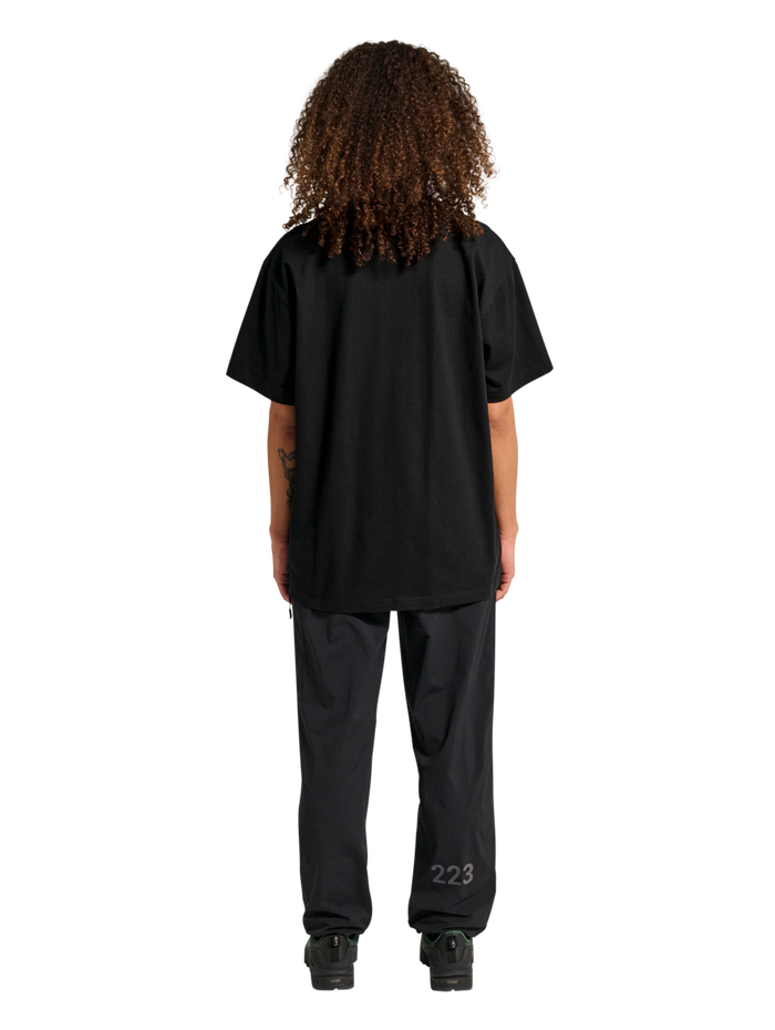 HALO LOGO T-SHIRT, BLACK, model