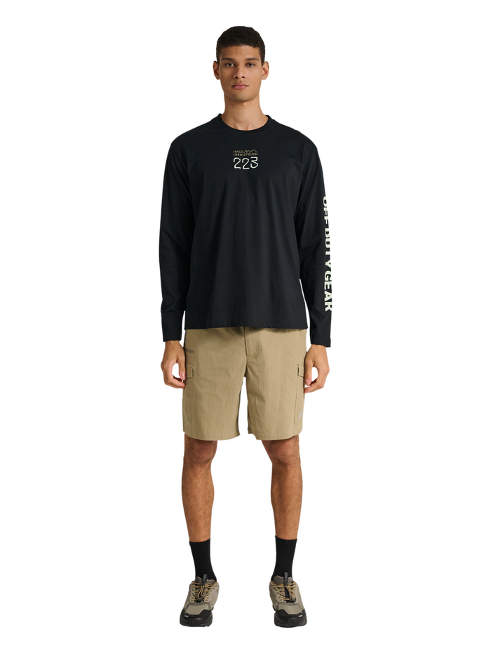 HALO GRAPHIC LS T-SHIRT, BLACK, model