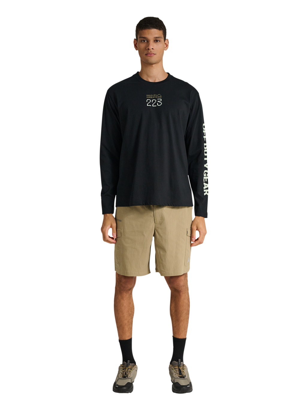 HALO GRAPHIC LS T-SHIRT, BLACK, model