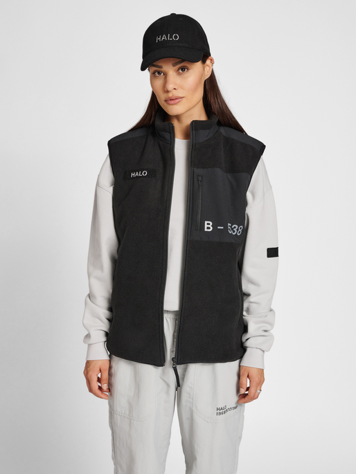 HALO TEDDY FLEECE VEST, BLACK, model