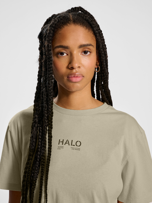 HALO COTTON T-SHIRT, OYSTER GRAY, model