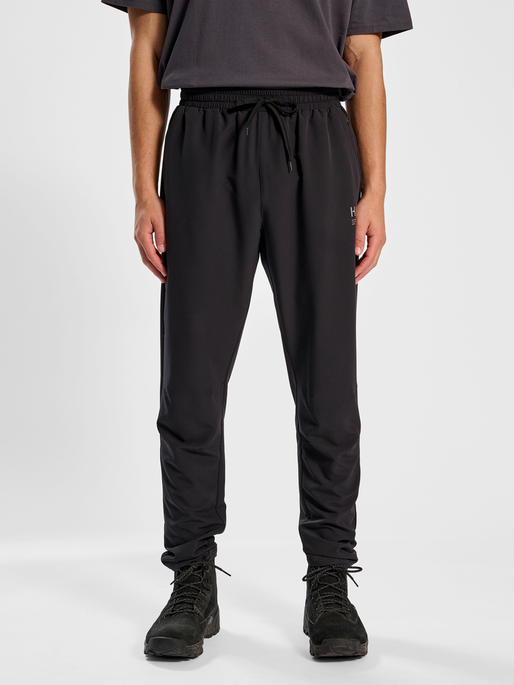 HALO TRAINING PANTS, BLACK, model