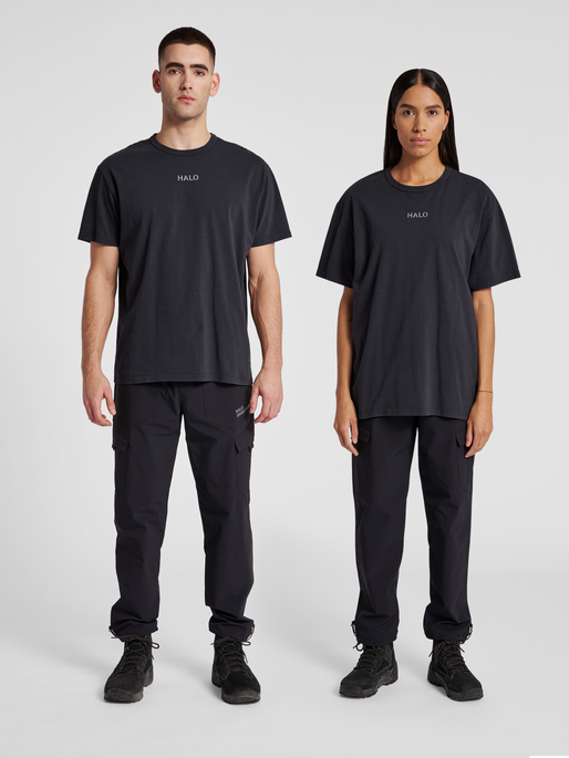 HALO GRAPHIC TEE, BLACKENED PEARL, model