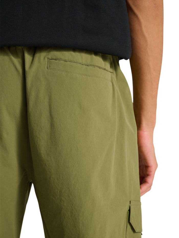 HALO TRAIL PANTS, OLIVE DRAB, model
