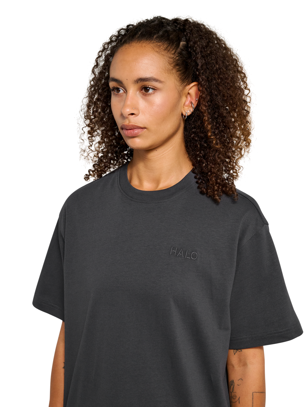 HALO LOGO T-SHIRT, ASPHALT, model