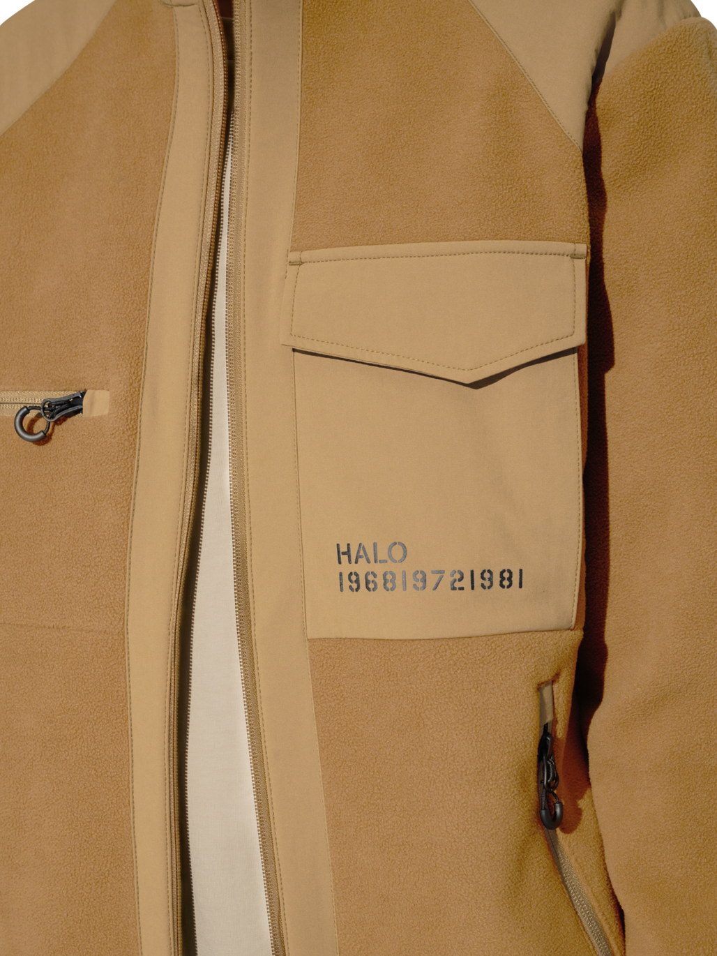 HALO PANELED FLEECE JACKET, KANGAROO, model