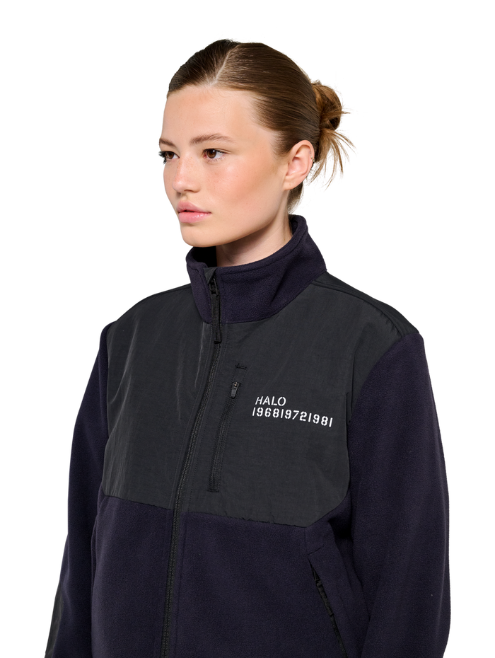 HALO BLOCKED ZIP FLEECE, DEEP WELL, model