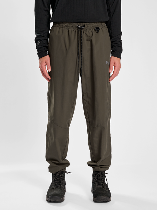 HALO COMBAT PANTS, MAJOR BROWN, model