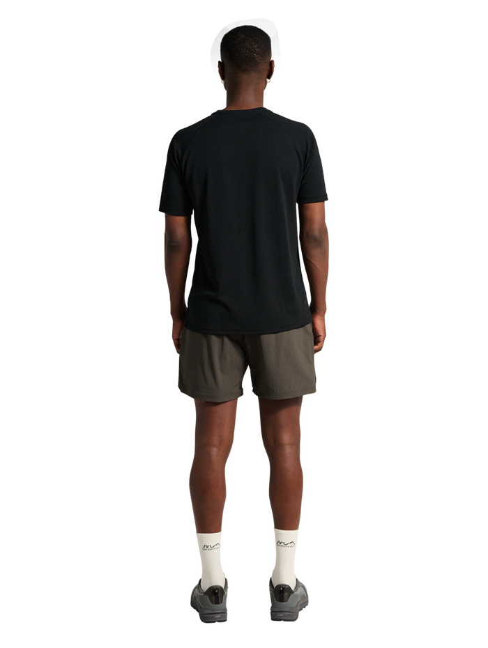 HALO SORONA T-SHIRT, BLACK, model