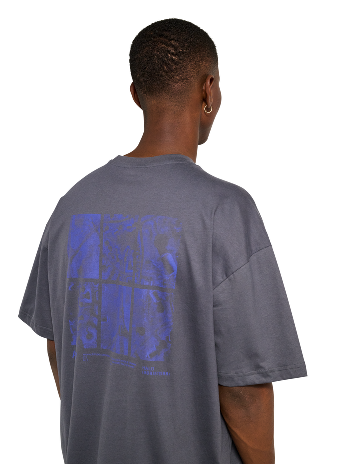 HALO GRAPHIC BOXY T-SHIRT, ASPHALT/NEON BLUE, model