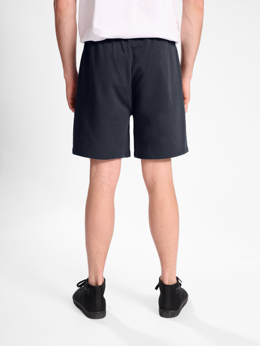 HALO COTTON SHORTS, EBONY, model