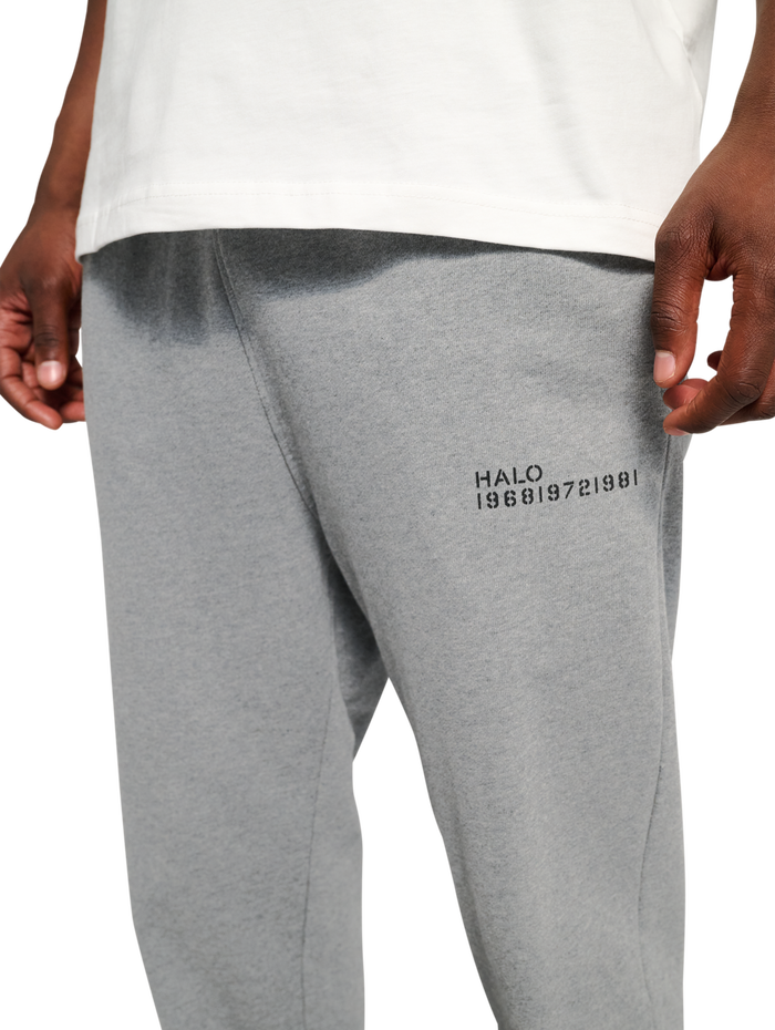 HALO ESSENTIAL SWEATPANTS, GREY MELANGE, model
